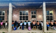 博雅:铁皮房、土操场，这里有一座“筑梦”摔跤馆
